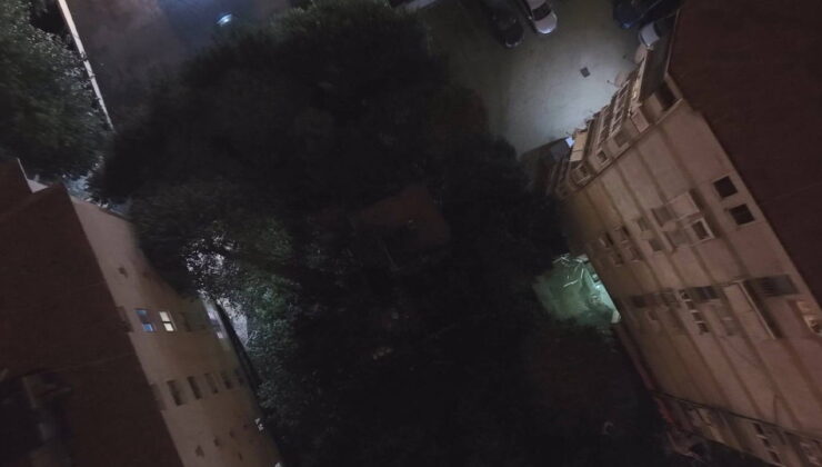 Kadıköy’de 3 katlı ahşap köşkte yangın