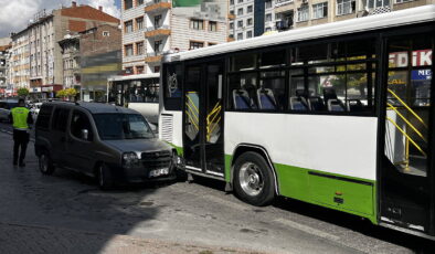Kayseri’de bıçaklı kavga: Akrabasını bıçaklayıp kaçarken halk otobüsüne çarptı