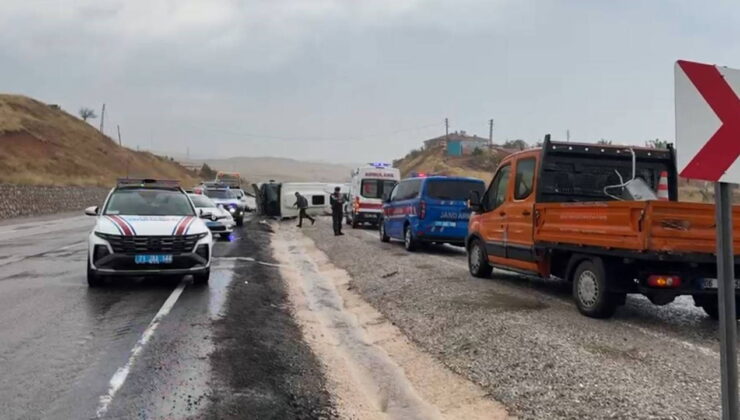 Kırıkkale’de servis midibüsü devrildi: Çok sayıda yaralı var!
