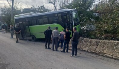 Kocaeli’nde özel halk otobüsü duvara çarptı: Çok sayıda yaralı var!