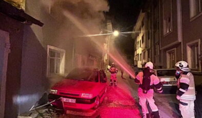 Kütahya’da 3 katlı binada korkutan yangın: 1 kişi hayatını kaybetti
