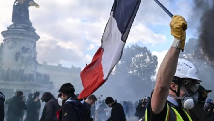 Macron’un reform vaadi öğrencileri tatmin etmedi, protestolar 31 Ekim’de de sürecek: Fransa’da ateş dinmiyor