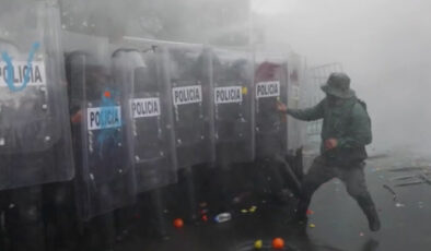 Meksika’da ‘temiz içme suyu’ protestoları: Polisle çatıştılar