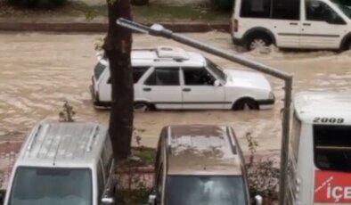 Mersin’de sağanak etkili oldu: Yolları su bastı!