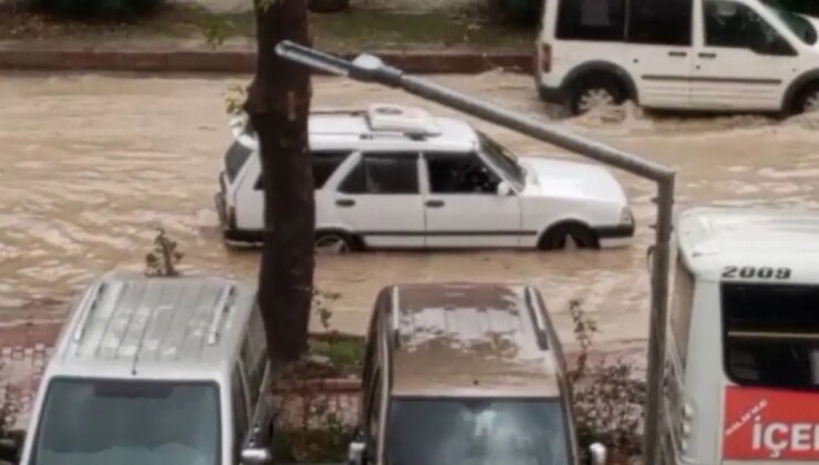 Mersin’de sağanak etkili oldu: Yolları su bastı!
