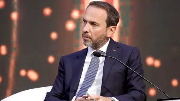 Moskova’da  kritik enerji zirvesi: Bakan Bayraktar Rus enerji devleriyle masada