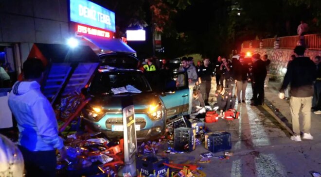 Otomobil yol kenarındaki büfeye çarptı: 5 kişi yaralandı