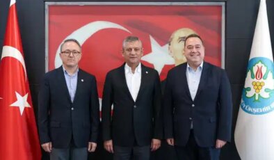 Özgür Özel, Besim Dutlulu ve Manisa’daki 14 ilçe belediye başkanıyla görüştü
