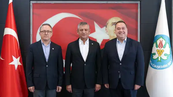 Özgür Özel, Besim Dutlulu ve Manisa’daki 14 ilçe belediye başkanıyla görüştü