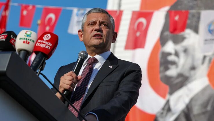 Özgür Özel o meydanda konuştu, ‘sandık iradesi’ mesajı verdi: ‘Bu millet başını cephede eğmedi, masada eğmedi…’