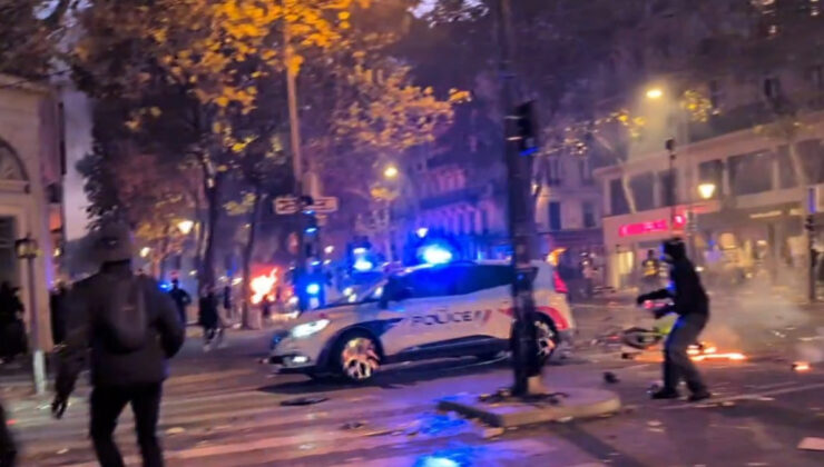 Paris’te gerilim tırmanıyor: Kalabalık grup polis araçlarına saldırdı