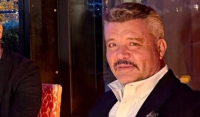 Sadettin Saran, yeni imajıyla kardeşleriyle yemekte