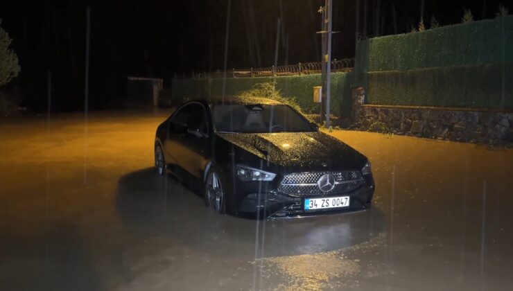 Şile’de sağanakta yolda kalan otomobildeki 2 kişi ekiplerce kurtarıldı