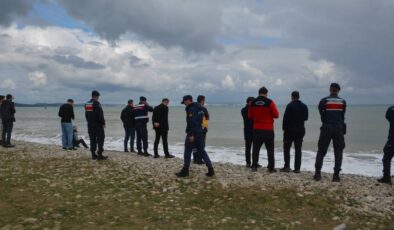 Sinop’ta denizde kaybolan polis memurunu arama çalışmaları sürüyor