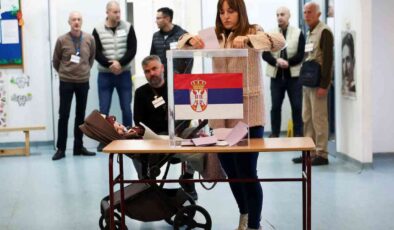 Sırbistan seçimlerinde yüksek katılım: Sandıklarda uzun kuyruklar oluştu