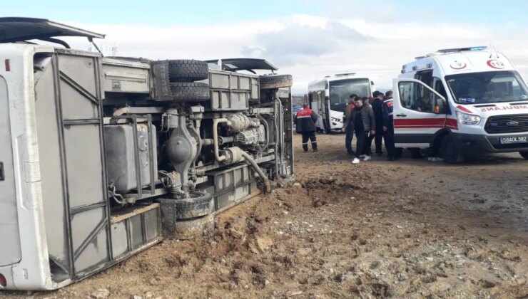 Sivas’ta cezaevi nakil aracı devrildi: 2’si jandarma personeli 3 yaralı