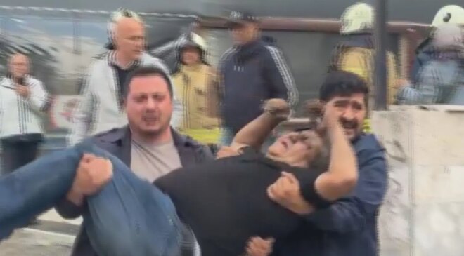 Son Dakika… İstanbul Kadıköy’de 8 katlı binada yangın: Mahsur kalanlar var!