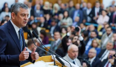 Son Dakika… Özgür Özel, YENİ Parti grup toplantısında konuşuyor