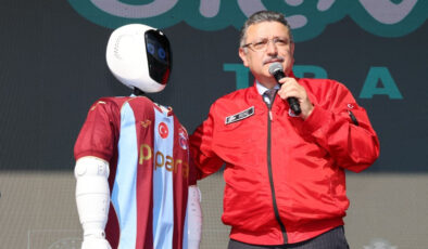 Trabzon’da BilimFest açılışını yapay zeka robot yaptı