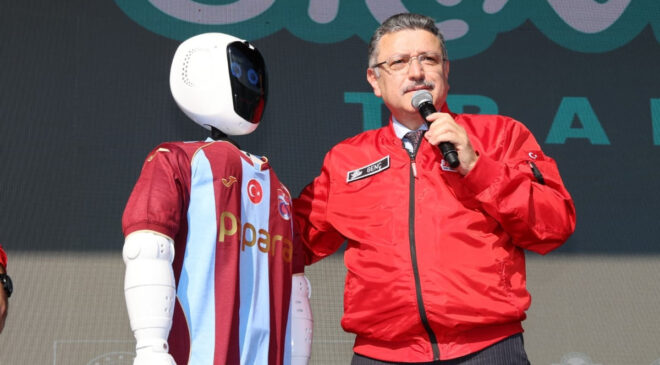 Trabzon’da BilimFest açılışını yapay zeka robot yaptı