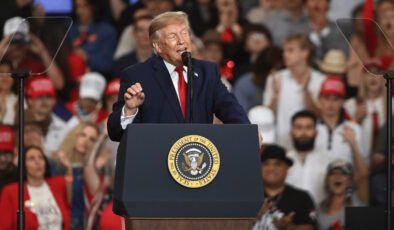 Trump’ın Ohio mitinginde Epstein protestosu