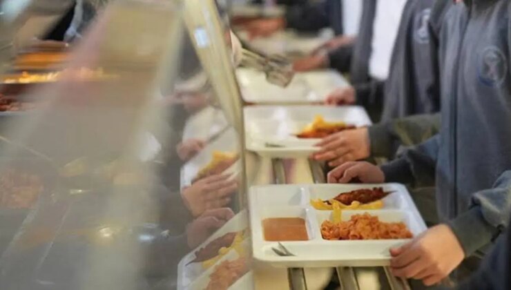 Veliler çocuklar için 1 öğün ücretsiz yemek istiyor: ‘En ucuz meyve suyuyla poğaça alıyorum, sağlıklı mı sizce bu?’