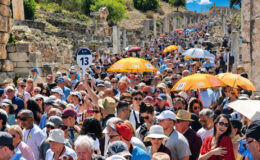 Yerli turistler ikinci çeyrekte 155 milyar lira harcadı