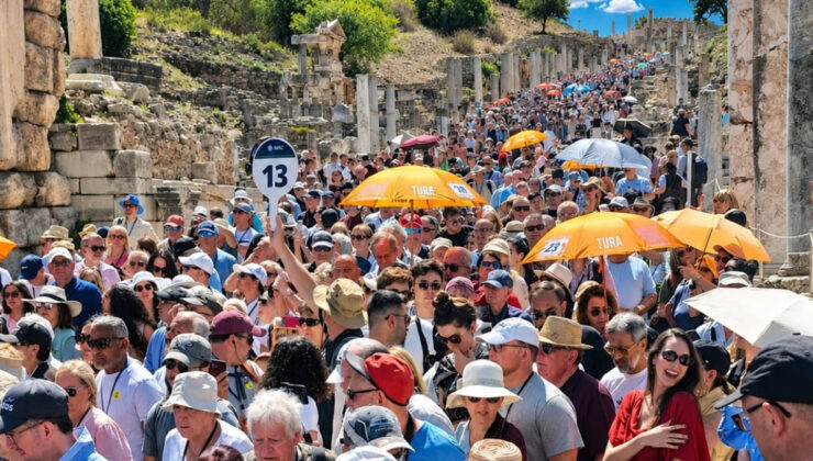 Yerli turistler ikinci çeyrekte 155 milyar lira harcadı
