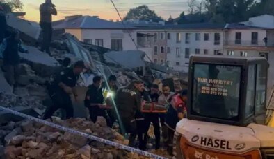 Zonguldak’ta 3 katlı bina çöktü: Enkaz altında kalan var!